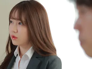 Anh học sinh nghèo sống một mình và 2 cô nàng cạnh nhà tốt bụng