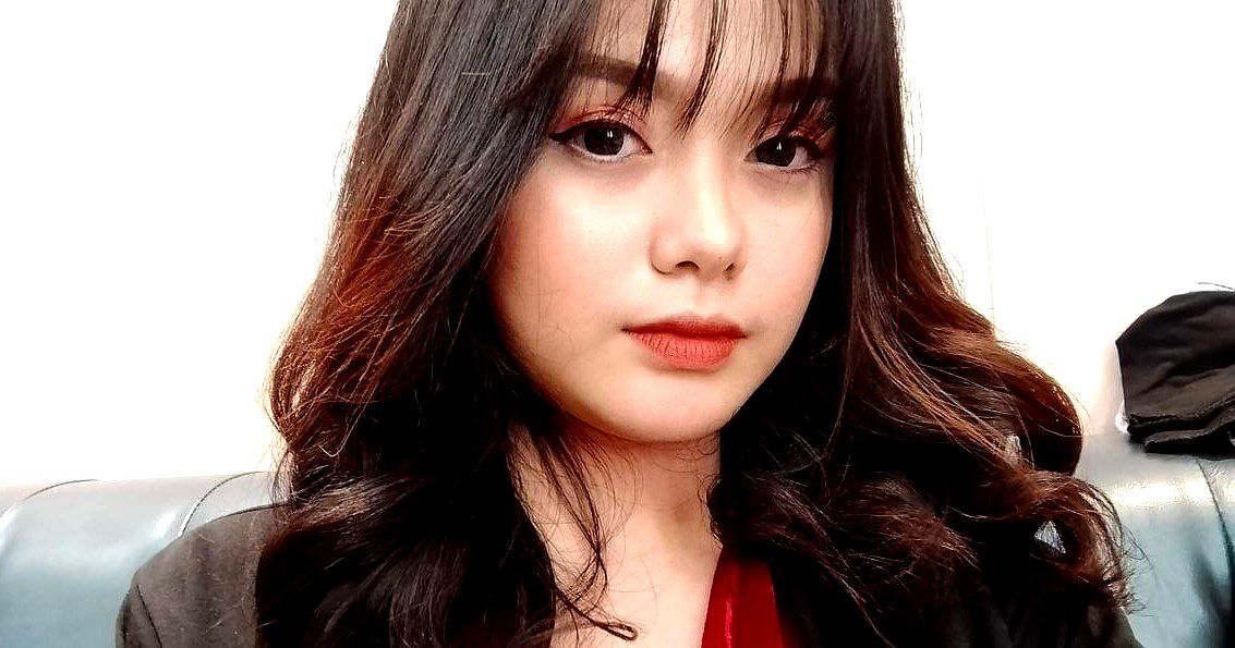 Chuyện tình yêu_Cảnh sex thứ ba_Cô gái làm thêm ngoài trường đại học, kiếm tiền chỉ để mua điện thoại Apple, để có thể quan hệ tình dục theo ý muốn